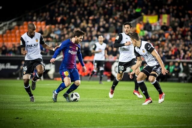 意媒：孔蒂明天回归那不勒斯，要求冬窗实质性引援以重振球队